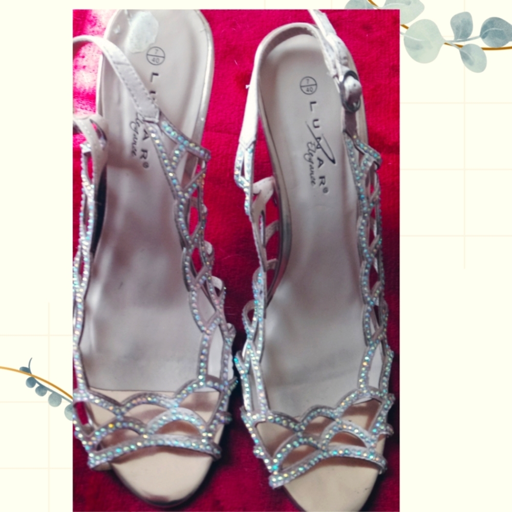 Lunar Elegance zapatillas para dama talla 7 con piedritas tornasol doradas usada